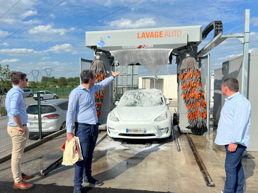 Démonstration portique Lavance sur Tesla Model 3.